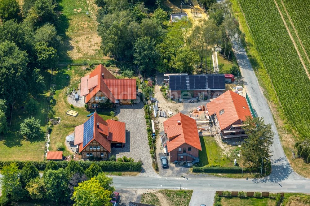 Ameke aus der Vogelperspektive: Dorf - Ansicht am Rande von Feldern in Ameke im Bundesland Nordrhein-Westfalen, Deutschland