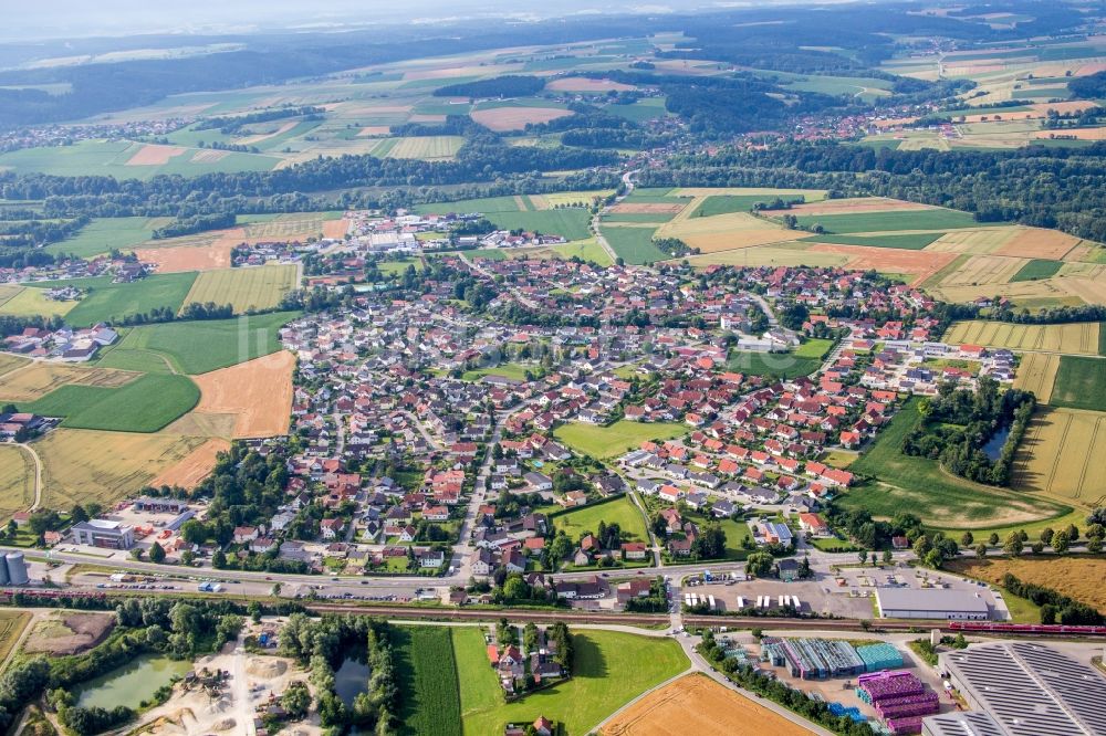 Luftbild Loiching - Dorf - Ansicht am Rande von Feldern und der Autobahn A92 im Ortsteil Kronwieden in Loiching im Bundesland Bayern, Deutschland