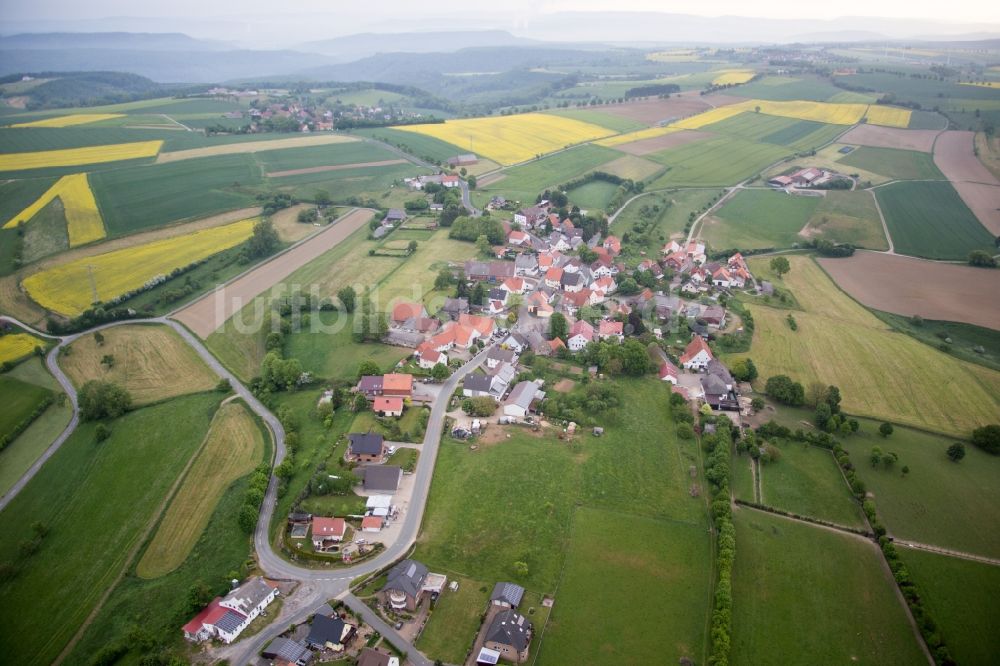 Luftbild Bad Pyrmont - Dorf - Ansicht am Rande von Feldern in Bad Pyrmont im Bundesland Niedersachsen, Deutschland