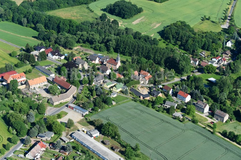 Luftaufnahme Beicha - Dorf - Ansicht am Rande von Feldern in Beicha im Bundesland Sachsen, Deutschland