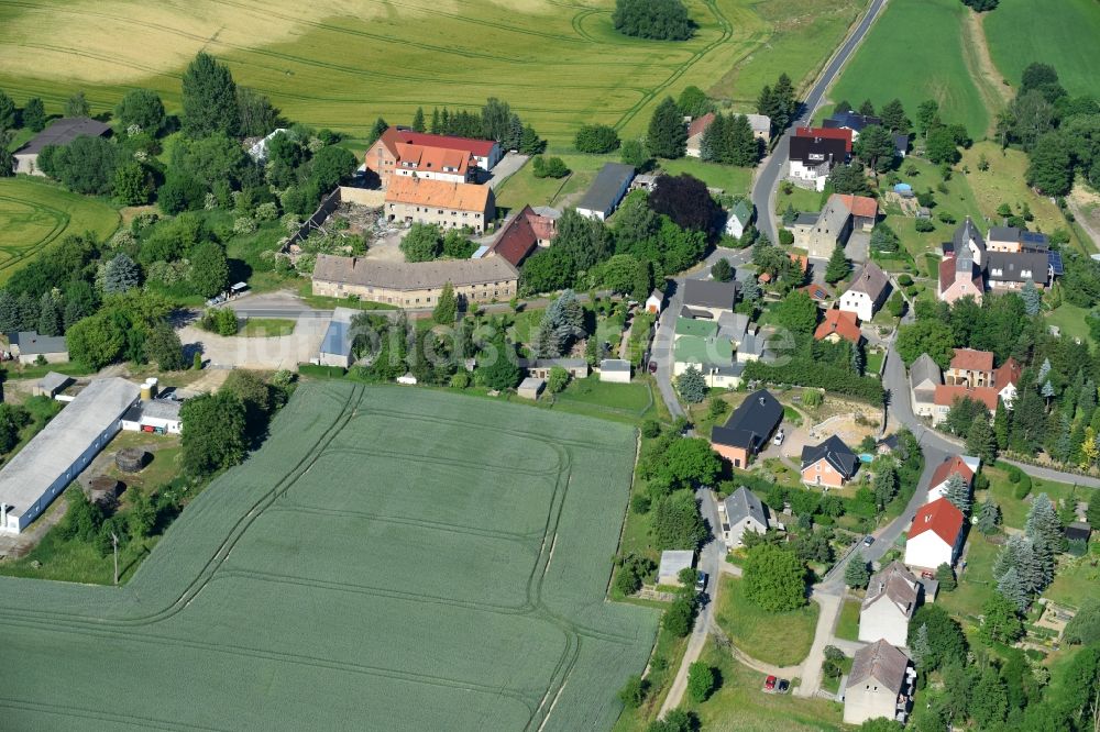 Beicha aus der Vogelperspektive: Dorf - Ansicht am Rande von Feldern in Beicha im Bundesland Sachsen, Deutschland