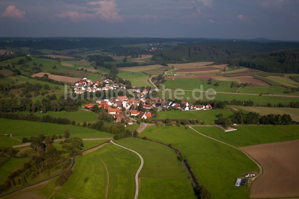 Luftaufnahme Bühlertann - Dorf - Ansicht am Rande von Feldern in Bühlertann im Bundesland Baden-Württemberg, Deutschland