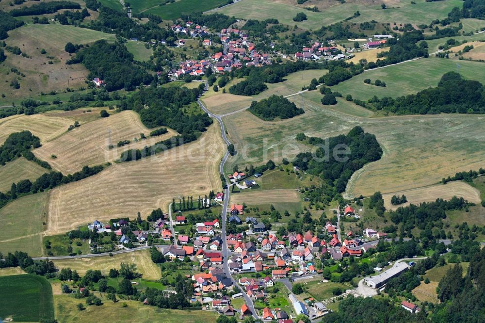 Bischofrod von oben - Dorf - Ansicht am Rande von Feldern in Bischofrod im Bundesland Thüringen, Deutschland