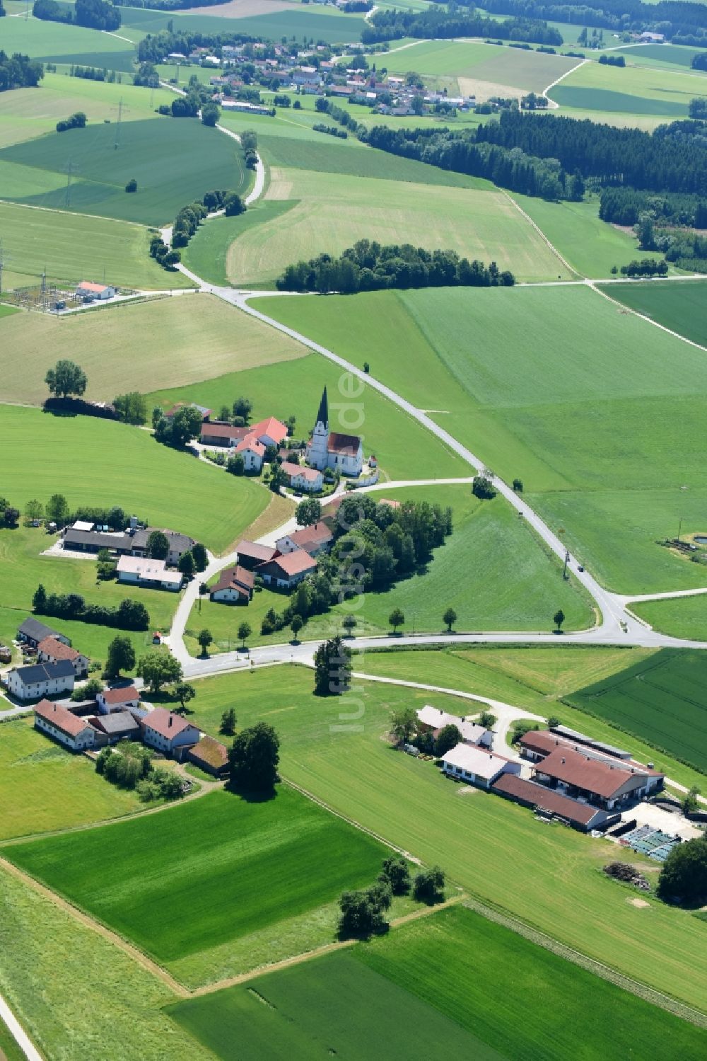 Luftbild Margarethen - Dorf - Ansicht am Rande von Feldern in Bodenkirchen im Bundesland Bayern, Deutschland