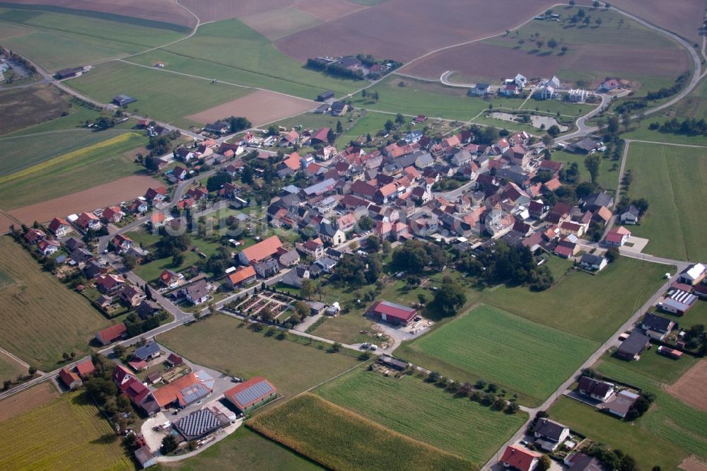 Boxberg von oben - Dorf - Ansicht am Rande von Feldern in Boxberg im Bundesland Baden-Württemberg