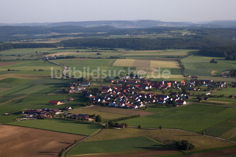 Bremelau aus der Vogelperspektive: Dorf - Ansicht am Rande von Feldern in Bremelau im Bundesland Baden-Württemberg