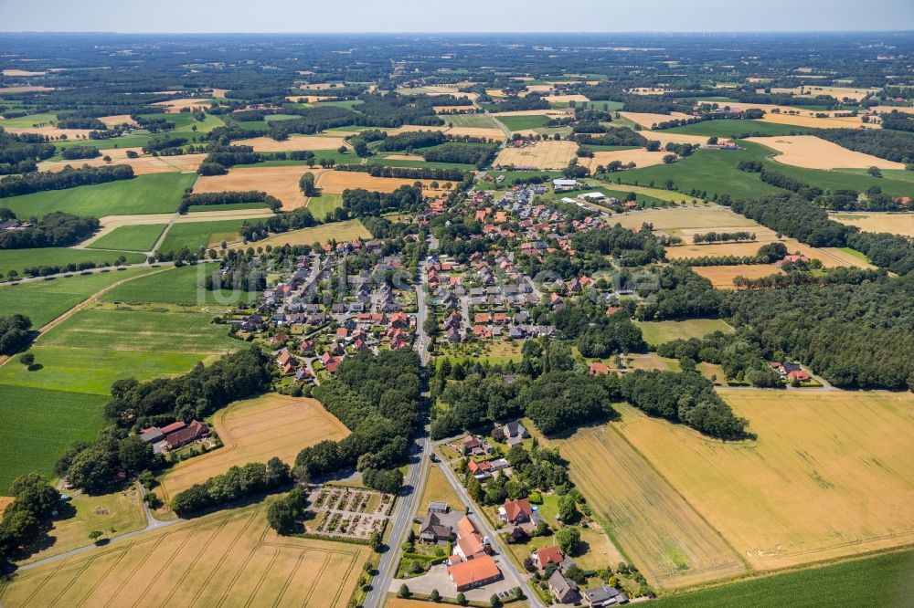 Brock von oben - Dorf - Ansicht am Rande von Feldern in Brock im Bundesland Nordrhein-Westfalen, Deutschland