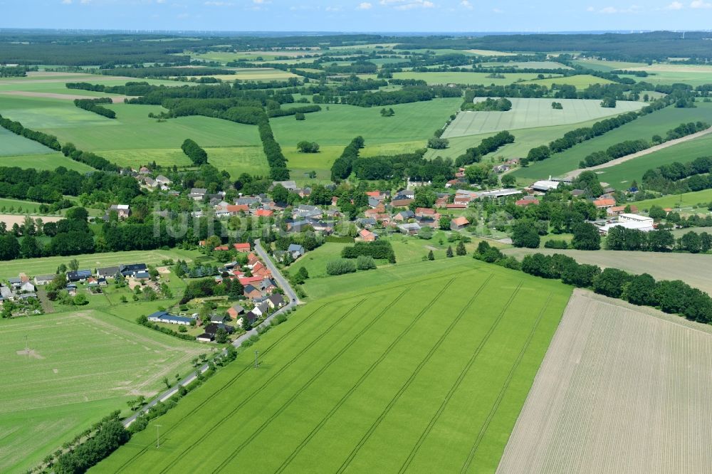 Luftbild Brunow - Dorf - Ansicht am Rande von Feldern in Brunow im Bundesland Mecklenburg-Vorpommern, Deutschland