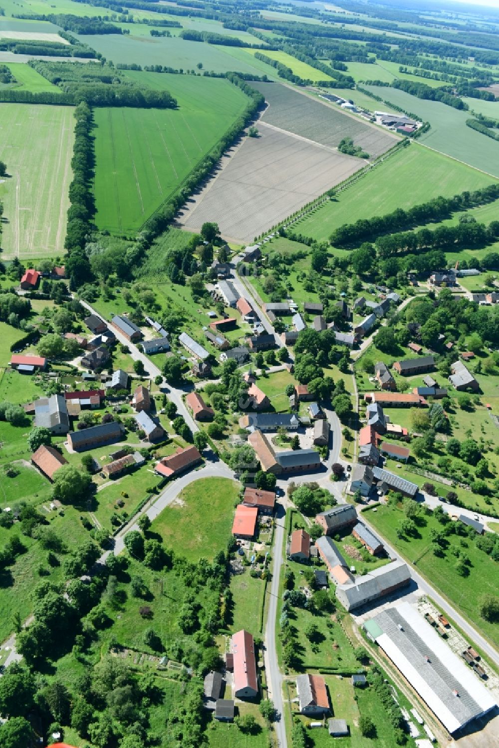 Luftbild Brunow - Dorf - Ansicht am Rande von Feldern in Brunow im Bundesland Mecklenburg-Vorpommern, Deutschland