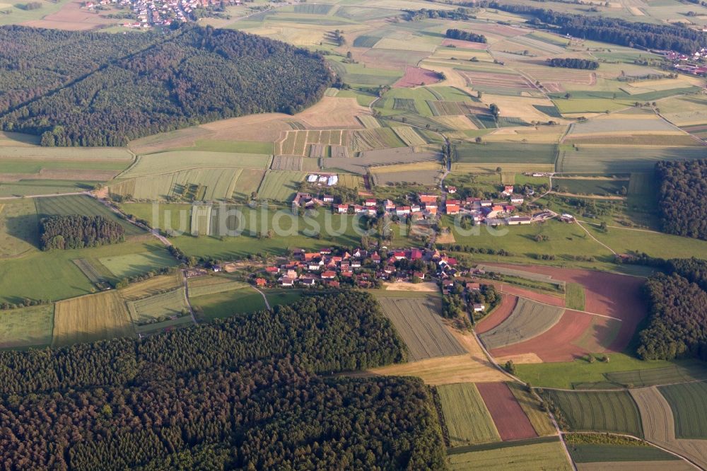 Buchen aus der Vogelperspektive: Dorf - Ansicht am Rande von Feldern in Buchen im Bundesland Baden-Württemberg, Deutschland