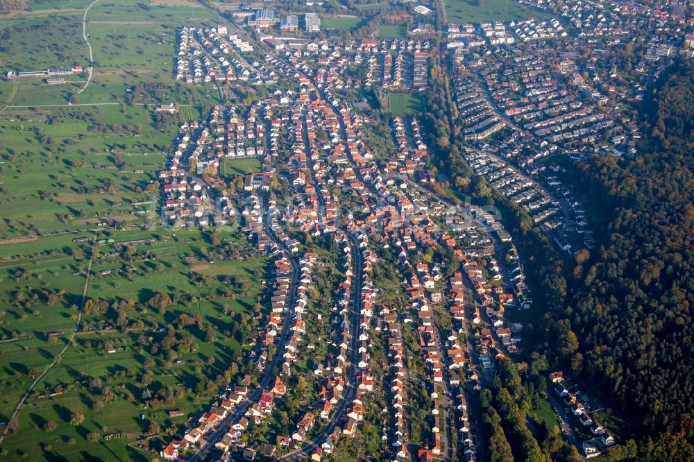 Busenbach aus der Vogelperspektive: Dorf - Ansicht am Rande von Feldern in Busenbach im Bundesland Baden-Württemberg, Deutschland