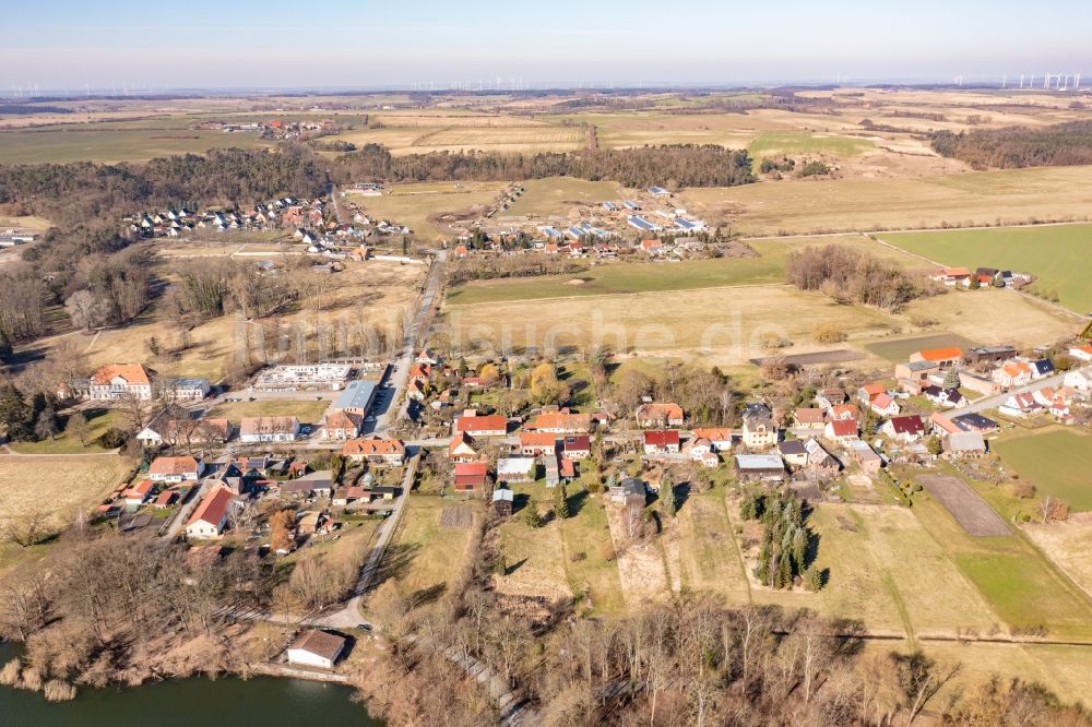 Criewen von oben - Dorf - Ansicht am Rande von Feldern in Criewen im Bundesland Brandenburg, Deutschland