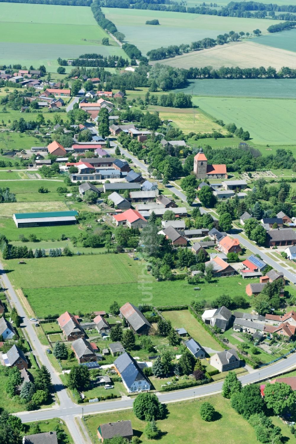 Luftbild Dambeck - Dorf - Ansicht am Rande von Feldern in Dambeck im Bundesland Mecklenburg-Vorpommern, Deutschland