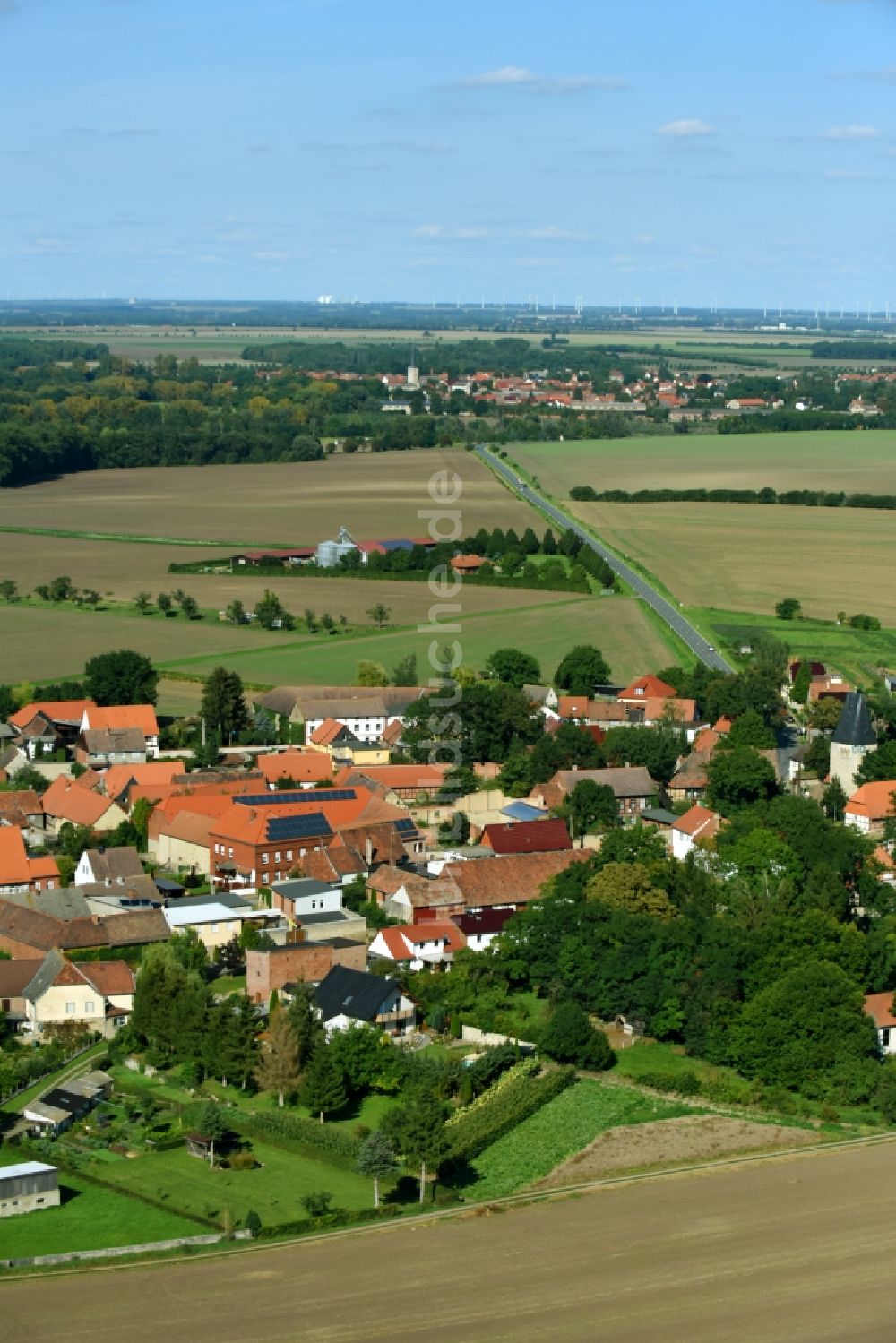 Luftbild Deesdorf - Dorf - Ansicht am Rande von Feldern in Deesdorf im Bundesland Sachsen-Anhalt, Deutschland