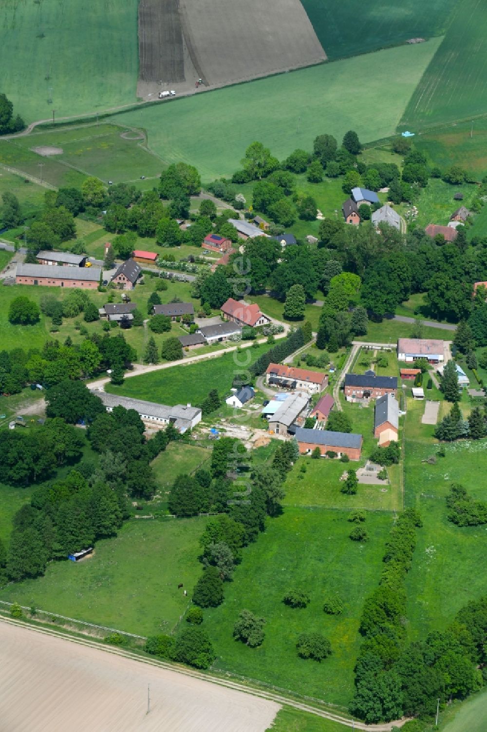 Luftbild Drefahl - Dorf - Ansicht am Rande von Feldern in Drefahl im Bundesland Mecklenburg-Vorpommern, Deutschland