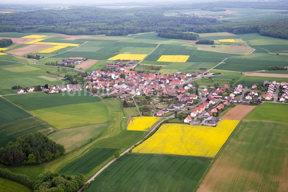 Ebertshausen aus der Vogelperspektive: Dorf - Ansicht am Rande von Feldern in Ebertshausen im Bundesland Bayern