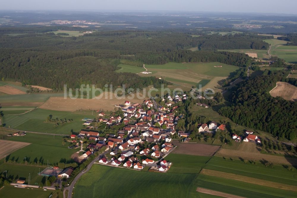 Ehingen (Donau) von oben - Dorf - Ansicht am Rande von Feldern in Ehingen (Donau) im Bundesland Baden-Württemberg, Deutschland