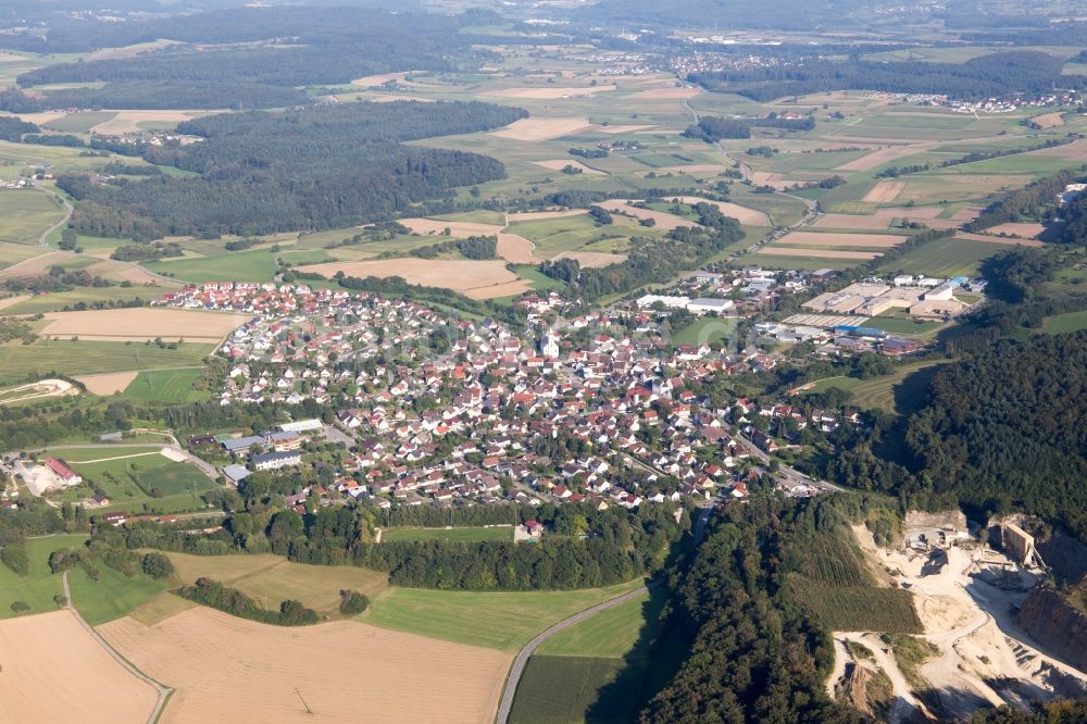 Luftbild Eigeltingen - Dorf - Ansicht am Rande von Feldern in Eigeltingen im Bundesland Baden-Württemberg