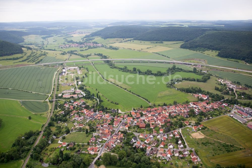 Einhausen von oben - Dorf - Ansicht am Rande von Feldern in Einhausen im Bundesland Thüringen, Deutschland