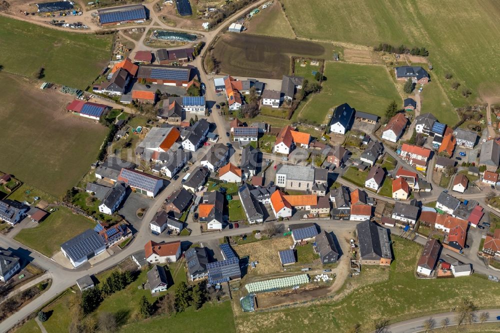 Eppe von oben - Dorf - Ansicht am Rande von Feldern in Eppe im Bundesland Hessen, Deutschland