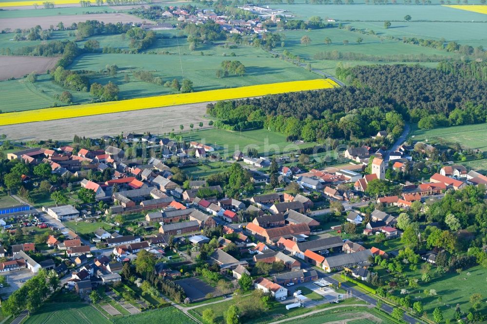 Erxleben von oben - Dorf - Ansicht am Rande von Feldern in Erxleben im Bundesland Sachsen-Anhalt, Deutschland