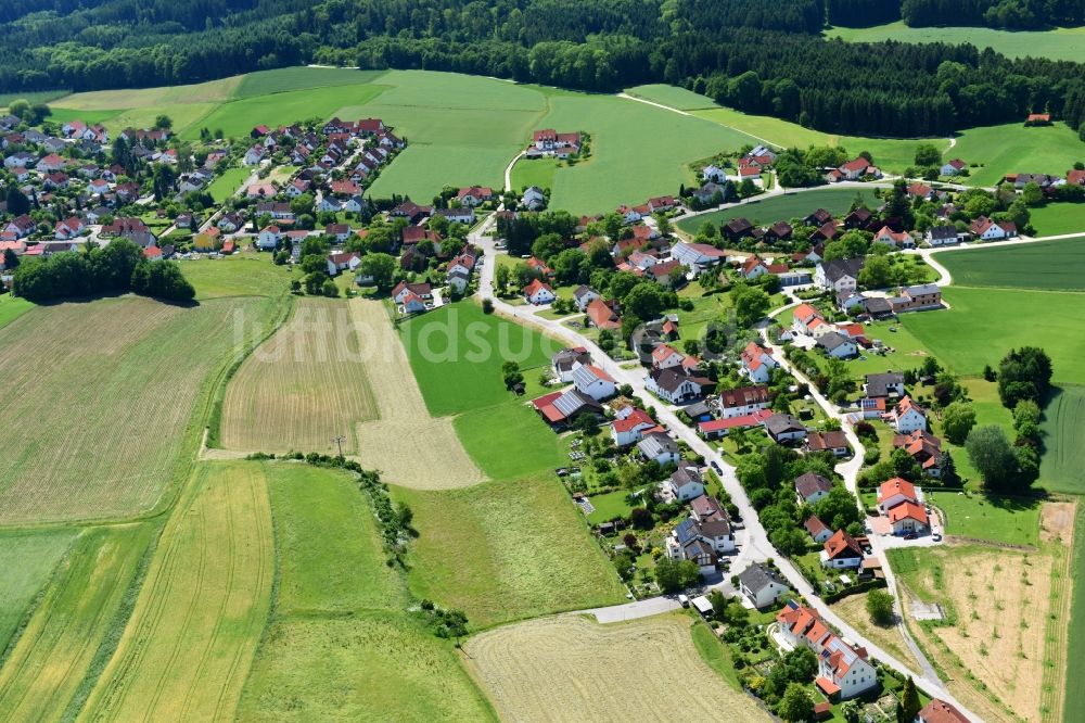 Luftbild Fernhag - Dorf - Ansicht am Rande von Feldern in Fernhag im Bundesland Bayern, Deutschland