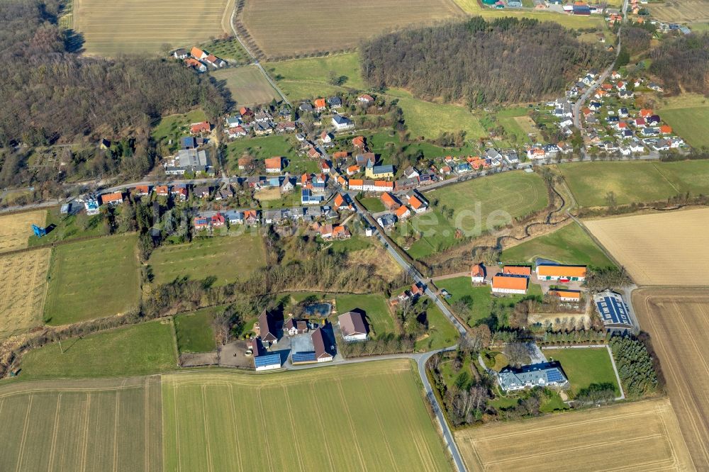 Luftaufnahme Flierich - Dorf - Ansicht am Rande von Feldern in Flierich im Bundesland Nordrhein-Westfalen, Deutschland