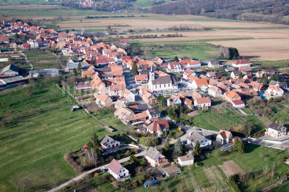 Luftbild Forstheim - Dorf - Ansicht am Rande von Feldern in Forstheim in Grand Est, Frankreich