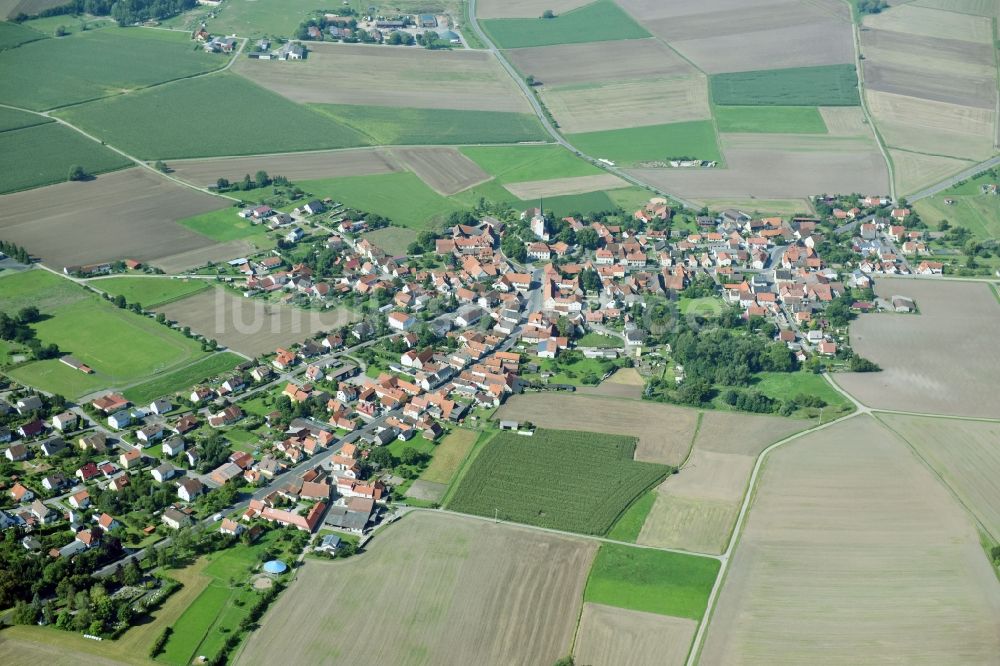 Luftbild Goßmannsdorf - Dorf - Ansicht am Rande von Feldern in Goßmannsdorf im Bundesland Bayern, Deutschland