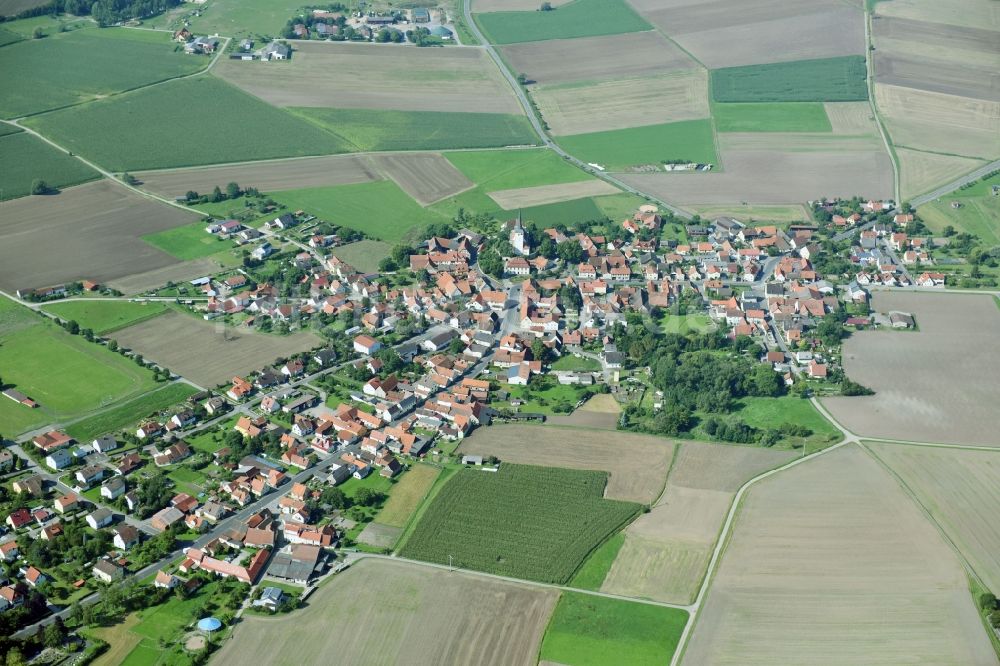 Luftaufnahme Goßmannsdorf - Dorf - Ansicht am Rande von Feldern in Goßmannsdorf im Bundesland Bayern, Deutschland