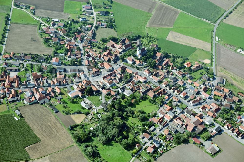 Goßmannsdorf von oben - Dorf - Ansicht am Rande von Feldern in Goßmannsdorf im Bundesland Bayern, Deutschland