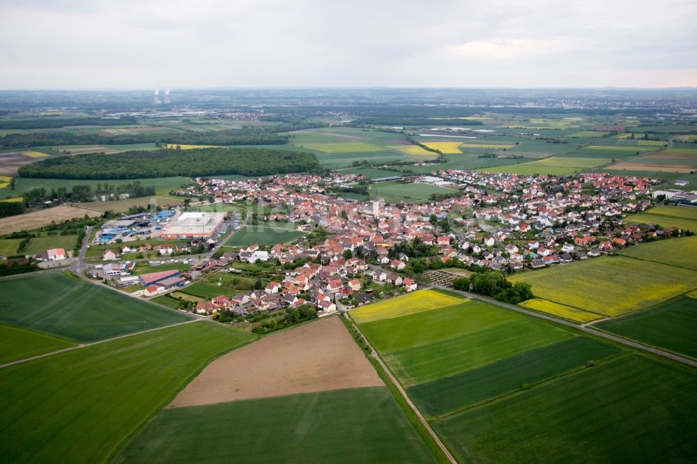 Luftaufnahme Grettstadt - Dorf - Ansicht am Rande von Feldern in Grettstadt im Bundesland Bayern, Deutschland