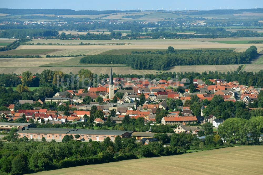 Gröningen von oben - Dorf - Ansicht am Rande von Feldern in Gröningen im Bundesland Sachsen-Anhalt, Deutschland