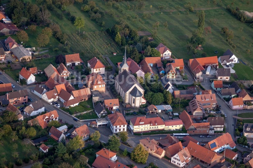 Luftbild Gunstett - Dorf - Ansicht am Rande von Feldern in Gunstett in Grand Est, Frankreich