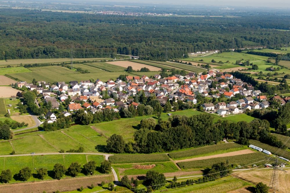 Luftbild Halberstung - Dorf - Ansicht am Rande von Feldern in Halberstung im Bundesland Baden-Württemberg, Deutschland