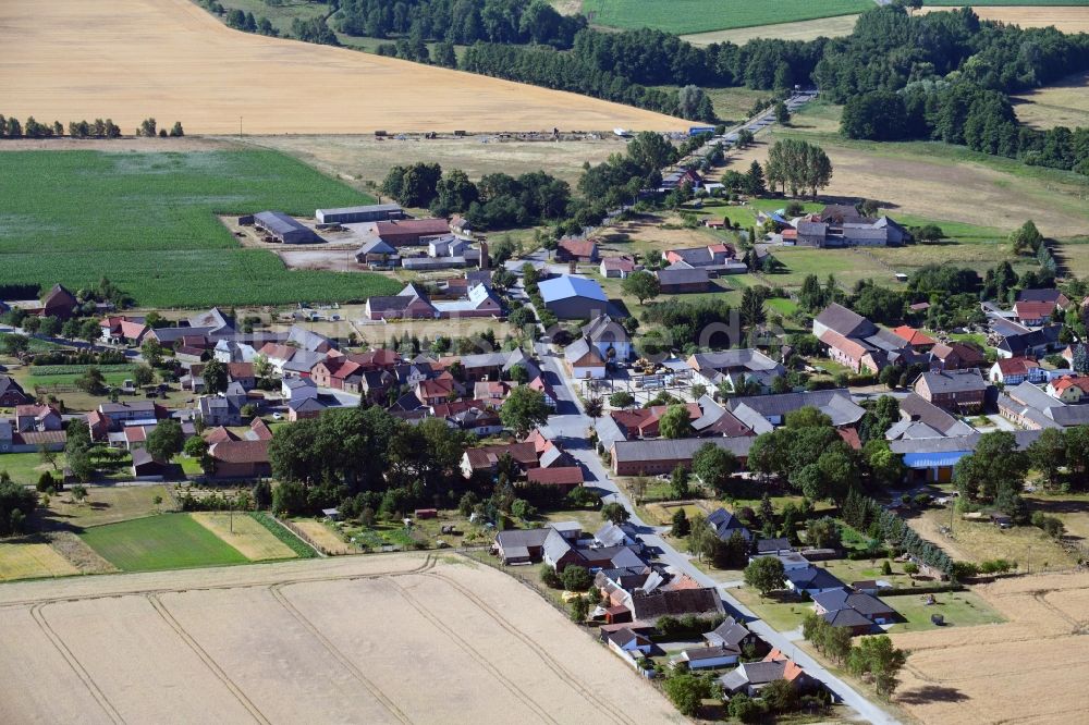 Luftbild Hanum - Dorf - Ansicht am Rande von Feldern in Hanum im Bundesland Sachsen-Anhalt, Deutschland