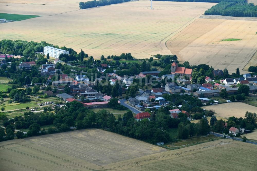 Heckelberg von oben - Dorf - Ansicht am Rande von Feldern in Heckelberg im Bundesland Brandenburg, Deutschland