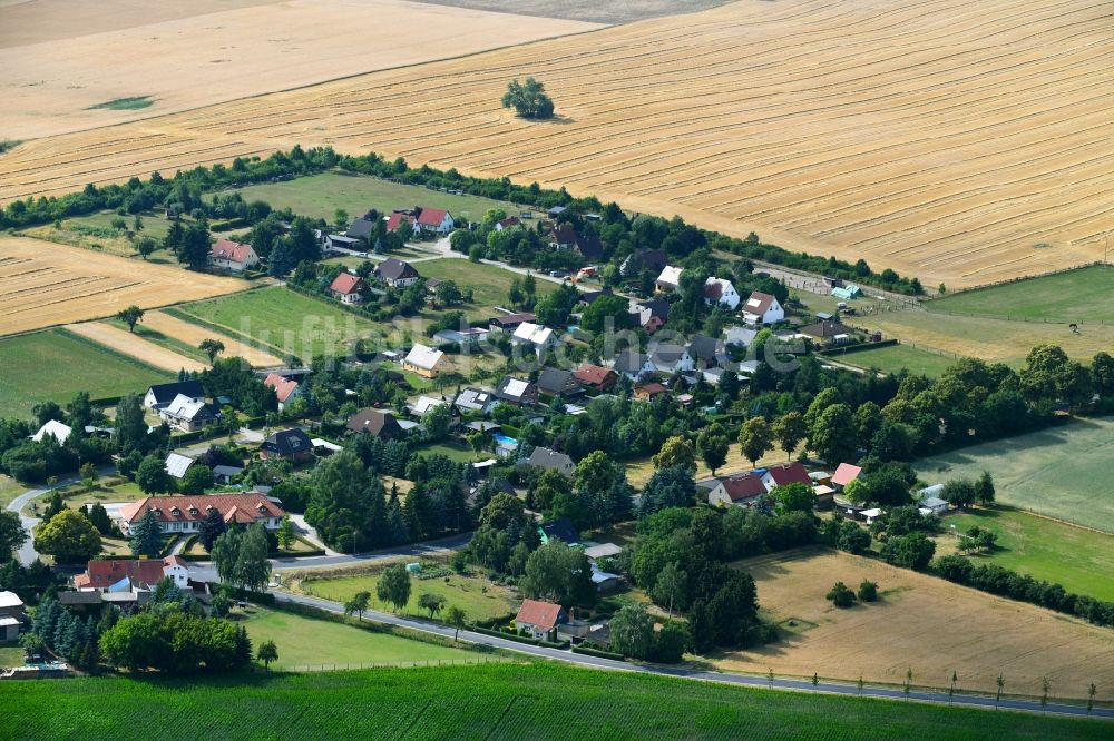 Luftaufnahme Heckelberg-Brunow - Dorf - Ansicht am Rande von Feldern in Heckelberg-Brunow im Bundesland Brandenburg, Deutschland