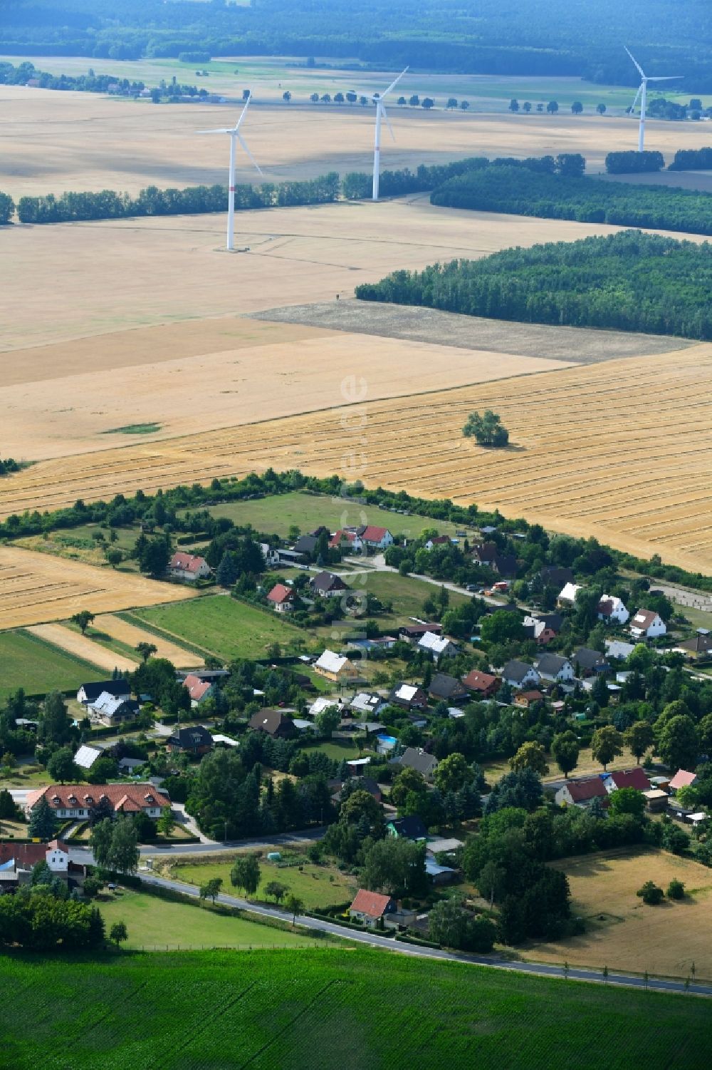 Heckelberg-Brunow von oben - Dorf - Ansicht am Rande von Feldern in Heckelberg-Brunow im Bundesland Brandenburg, Deutschland