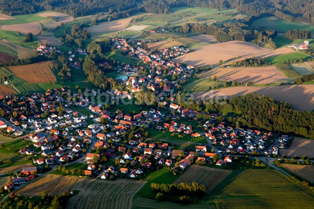 Herdwangen-Schönach von oben - Dorf - Ansicht am Rande von Feldern in Herdwangen-Schönach im Bundesland Baden-Württemberg, Deutschland