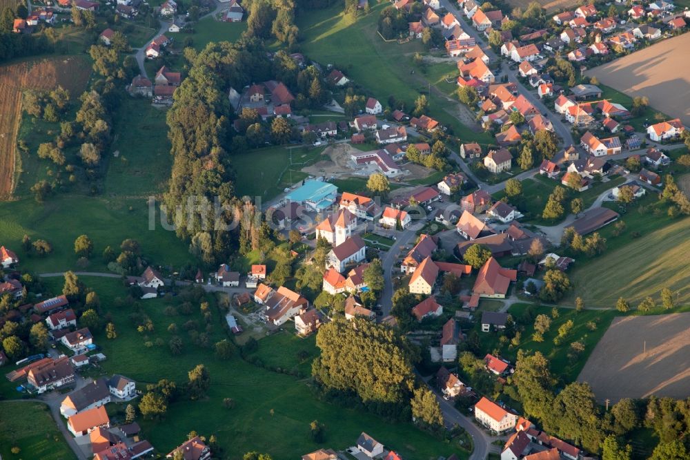 Luftbild Herdwangen-Schönach - Dorf - Ansicht am Rande von Feldern in Herdwangen-Schönach im Bundesland Baden-Württemberg, Deutschland