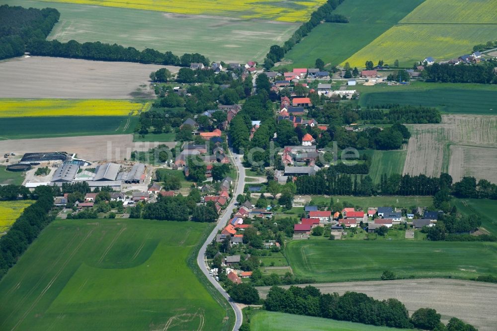 Luftbild Herzfeld - Dorf - Ansicht am Rande von Feldern in Herzfeld im Bundesland Mecklenburg-Vorpommern, Deutschland