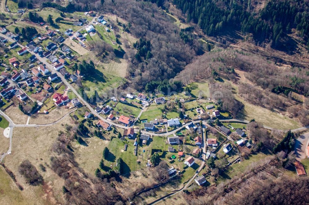 Luftbild Hilst - Dorf - Ansicht am Rande von Feldern in Hilst im Bundesland Rheinland-Pfalz, Deutschland