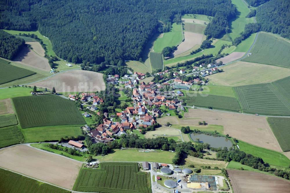 Luftaufnahme Hohnhausen - Dorf - Ansicht am Rande von Feldern in Hohnhausen im Bundesland Bayern, Deutschland