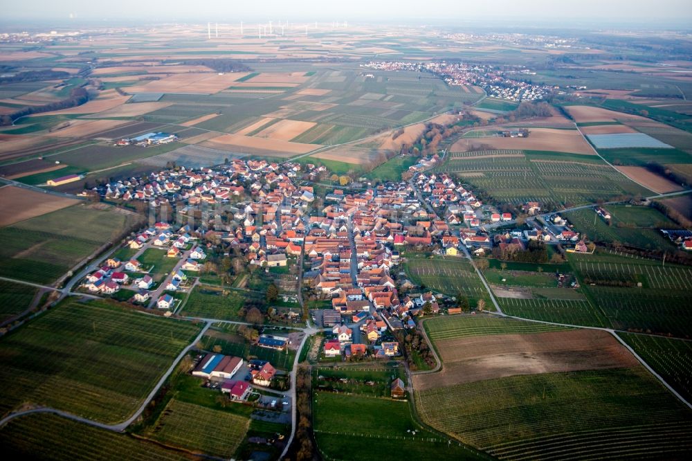 Luftbild Impflingen - Dorf - Ansicht am Rande von Feldern in Impflingen im Bundesland Rheinland-Pfalz, Deutschland