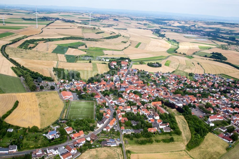 Kerzenheim aus der Vogelperspektive: Dorf - Ansicht am Rande von Feldern in Kerzenheim im Bundesland Rheinland-Pfalz, Deutschland