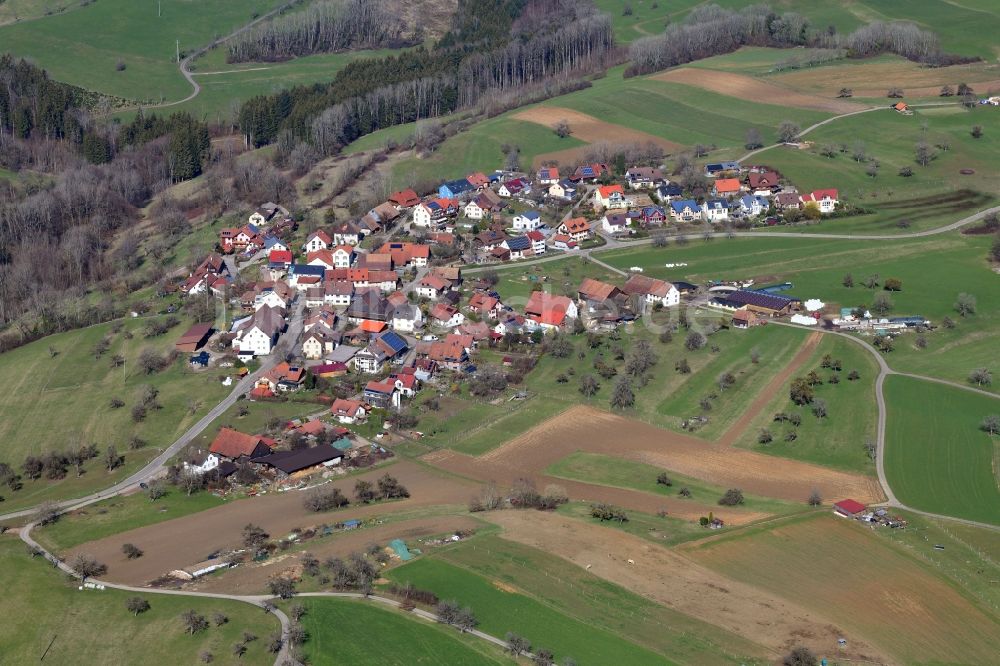 Kürnberg aus der Vogelperspektive: Dorf - Ansicht am Rande von Feldern in Kürnberg im Bundesland Baden-Württemberg, Deutschland