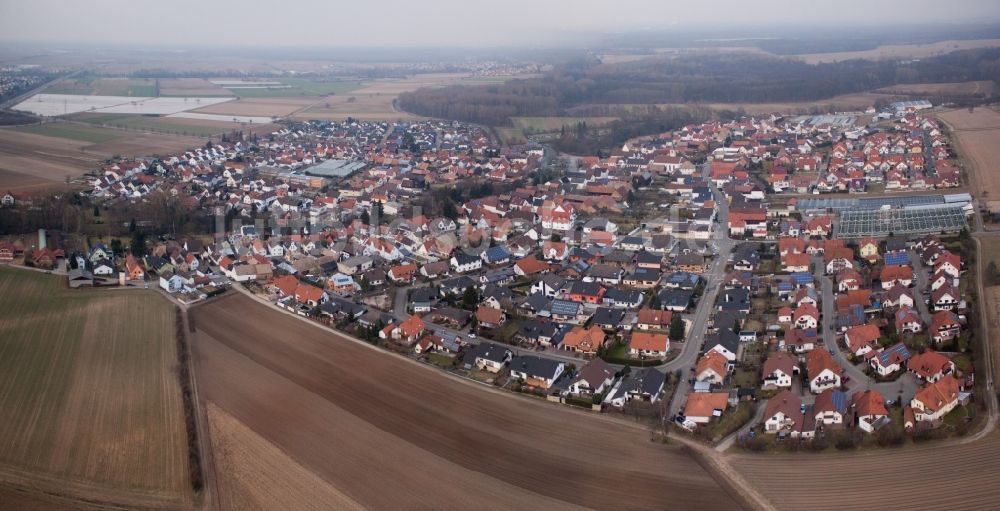 Luftaufnahme Kuhardt - Dorf - Ansicht am Rande von Feldern in Kuhardt im Bundesland Rheinland-Pfalz, Deutschland