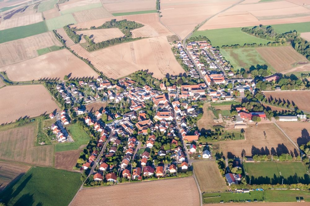 Luftaufnahme Lautersheim - Dorf - Ansicht am Rande von Feldern in Lautersheim im Bundesland Rheinland-Pfalz, Deutschland