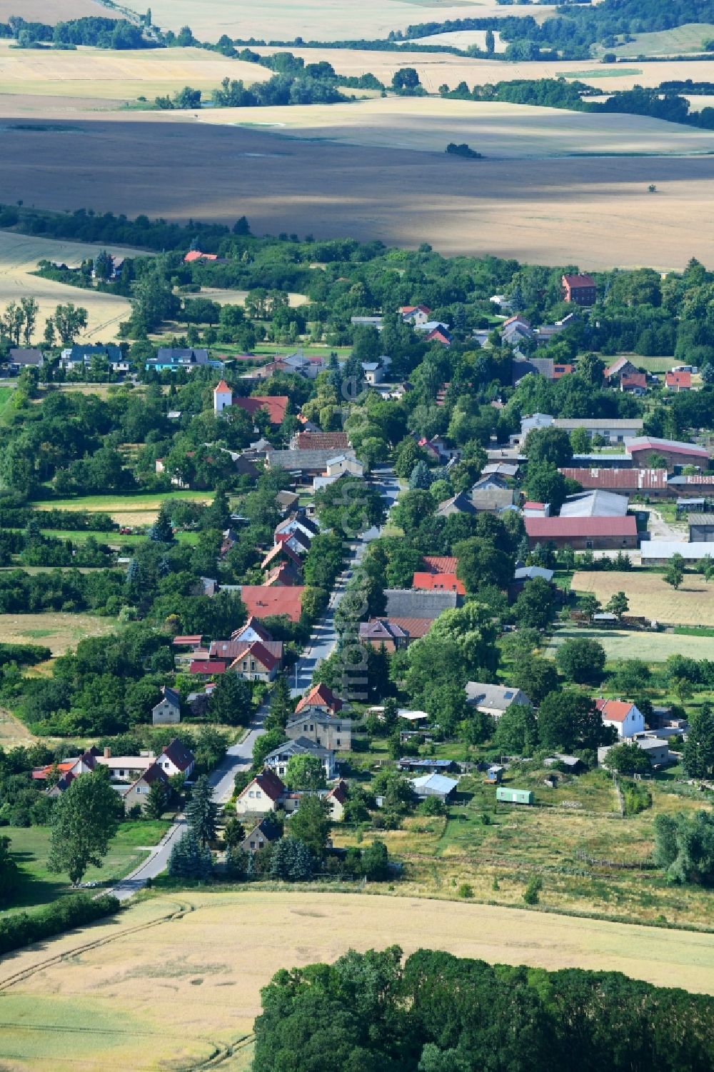 Luftbild Lüdersdorf - Dorf - Ansicht am Rande von Feldern in Lüdersdorf im Bundesland Brandenburg, Deutschland